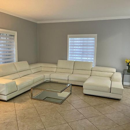 Big Beautiful House With Heated Pool Miami Exterior photo