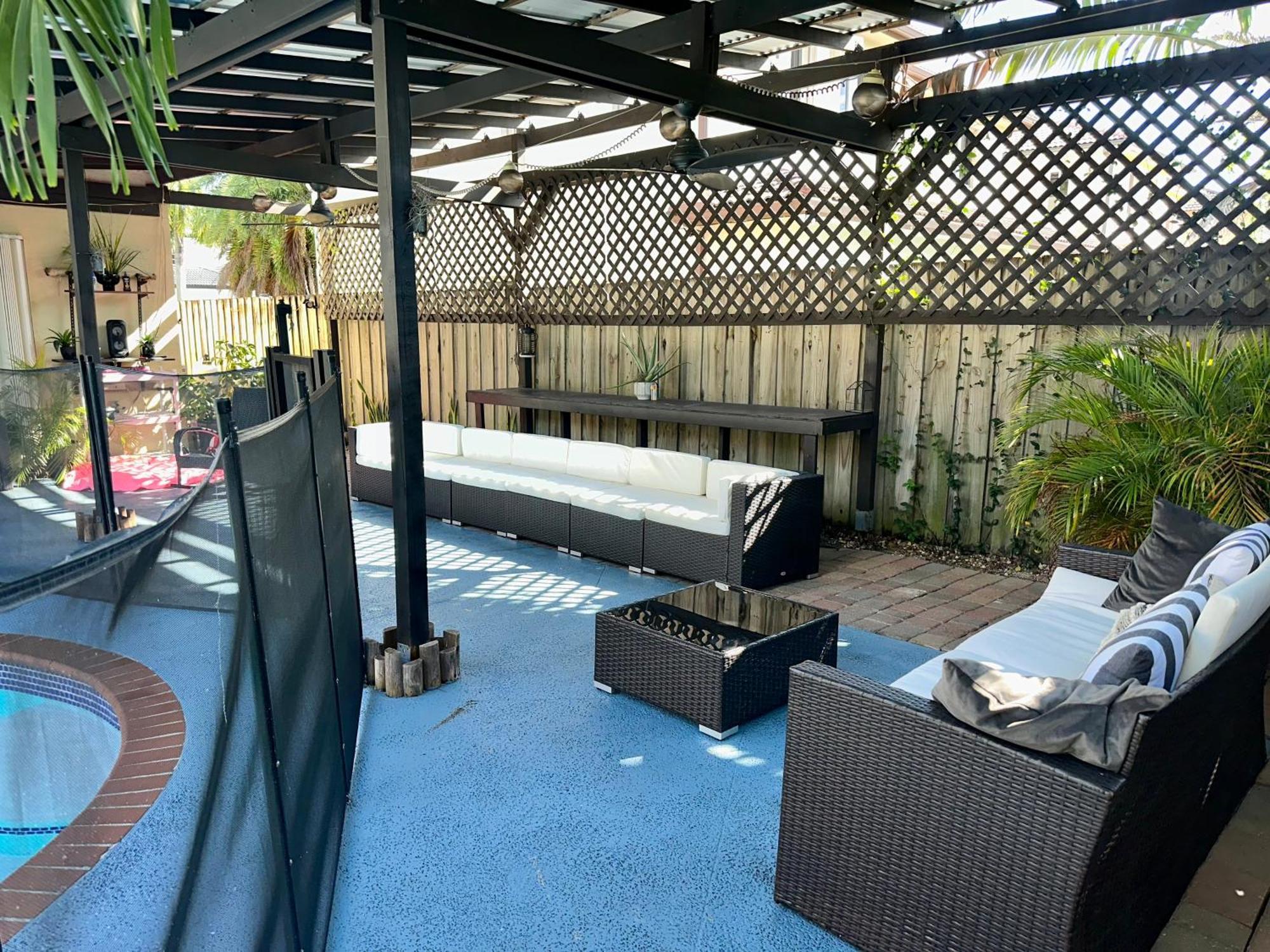 Big Beautiful House With Heated Pool Miami Exterior photo