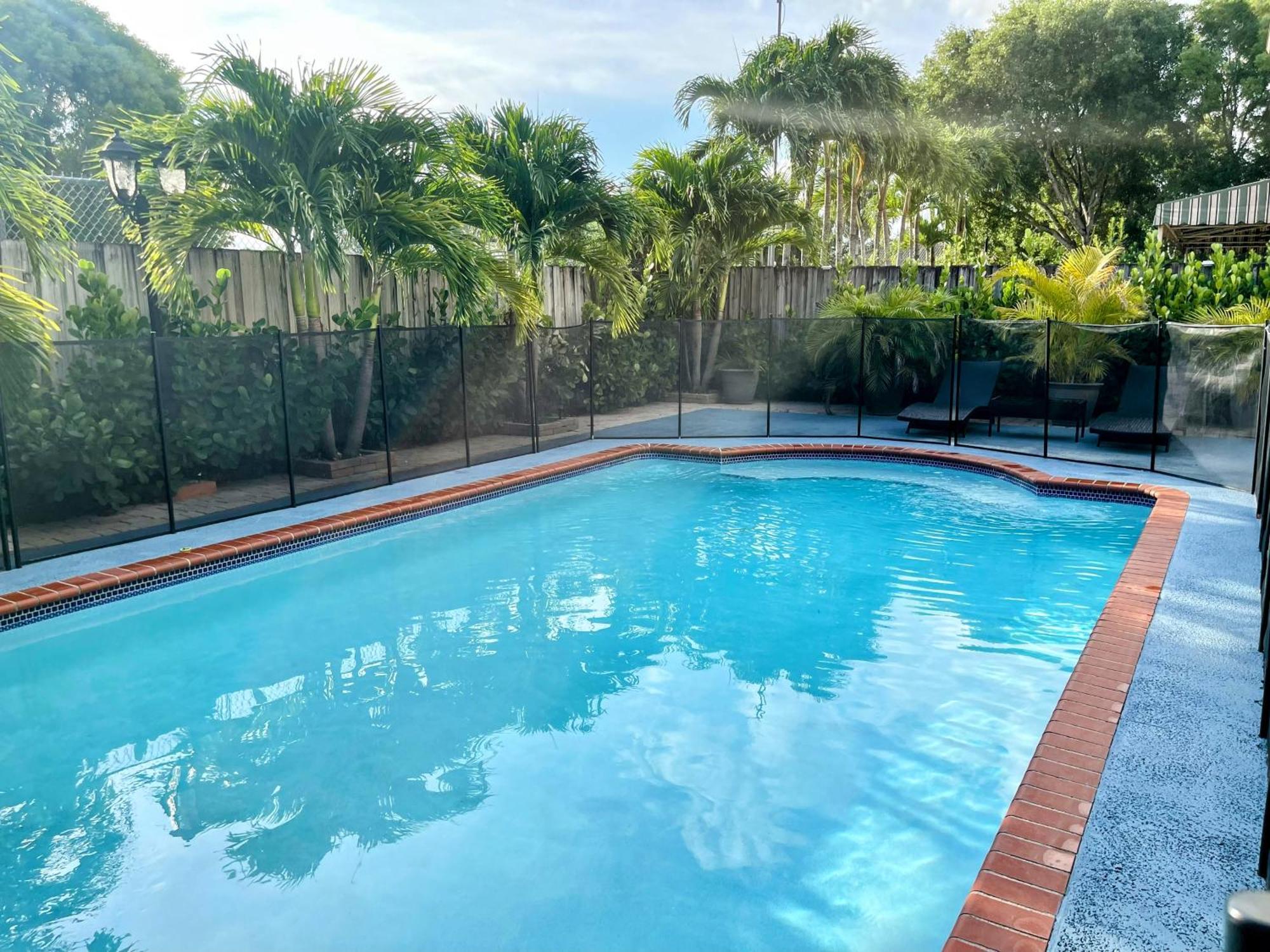Big Beautiful House With Heated Pool Miami Exterior photo